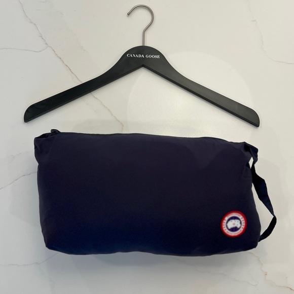 Canada Goose Women's Alliston
Hooded Puffer Jacket (Packable), Small - Picture 9 of 15